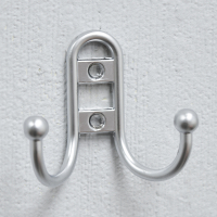 Крючок 2-х рожковый прутковый, матовый хром