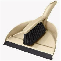 Щетка-сметка с совком с кромкой Malta